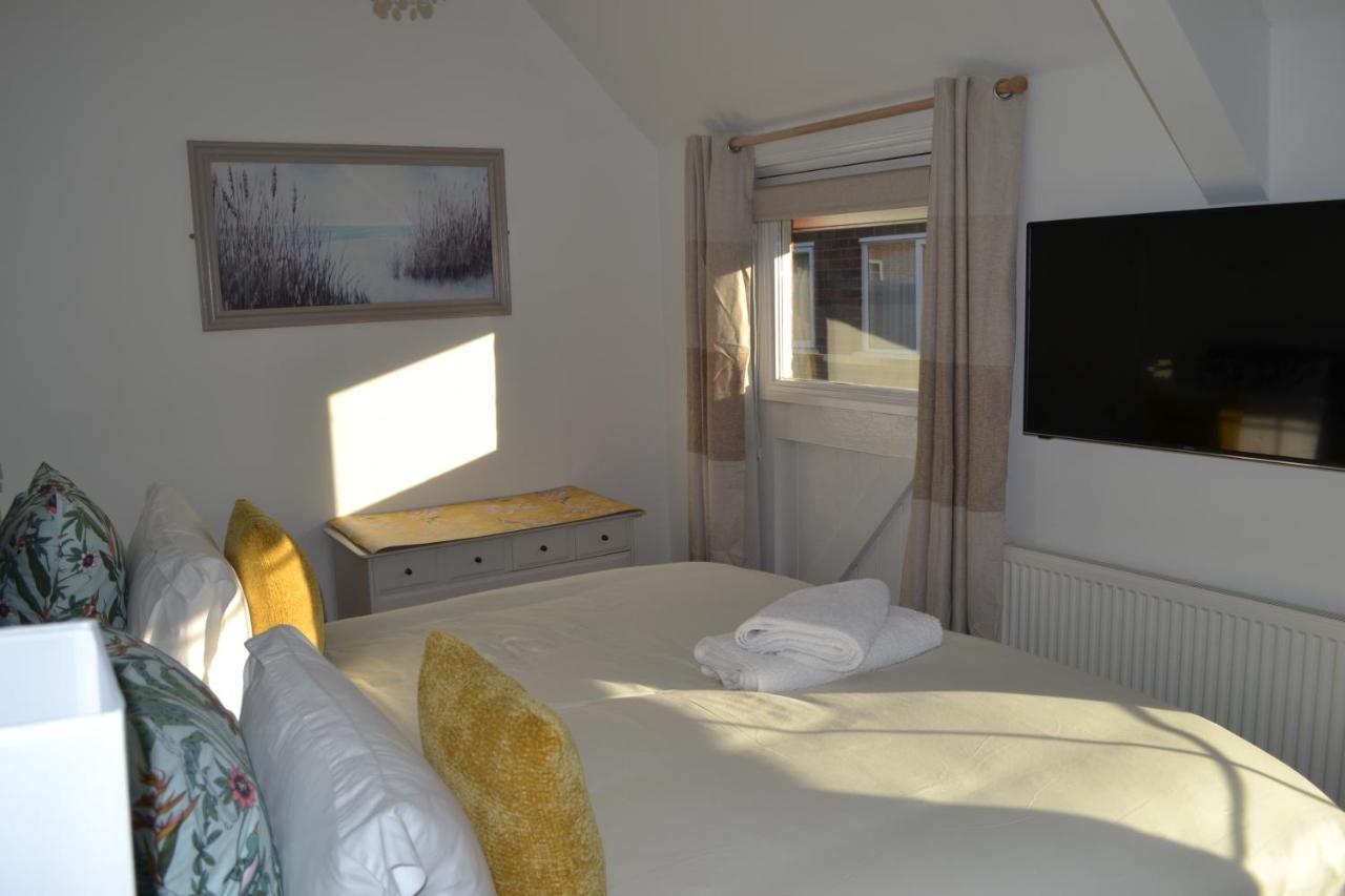 Escapes - The * Frinton-on-Sea